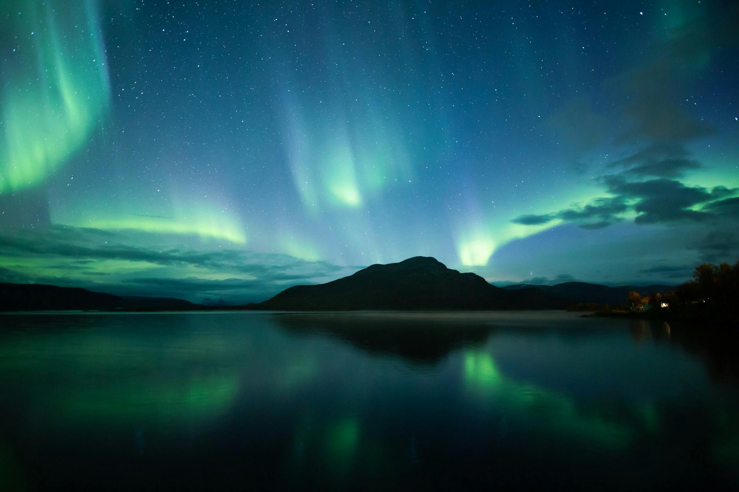 Cover image of the blog post. Photo of Aurora Borealis